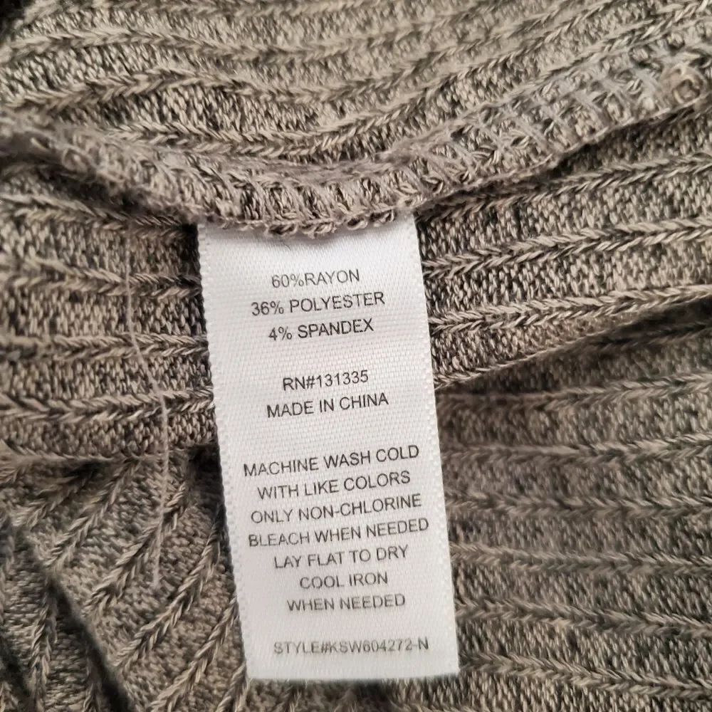 Socialite Button Front Ribbed Top Size Extra Small - Picture 11 of 11